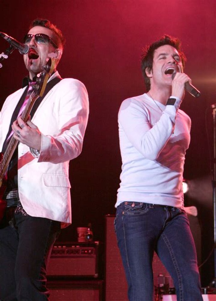 Train Lead Singer Battles Through Heart Attack Crisis