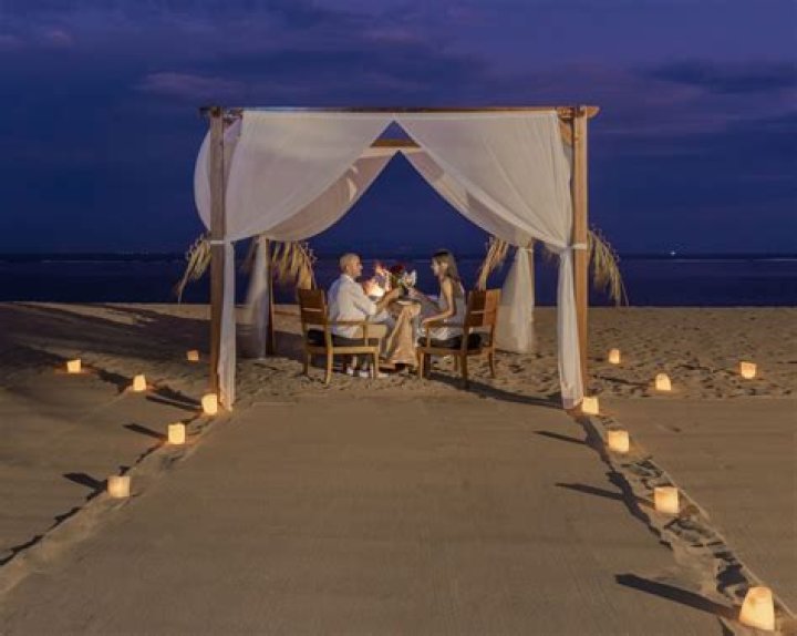 Unforgettable Romantic Dining Experiences By The Ocean